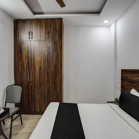 Townhouse Cloud Bay Hotell Gurgaon Eksteriør bilde