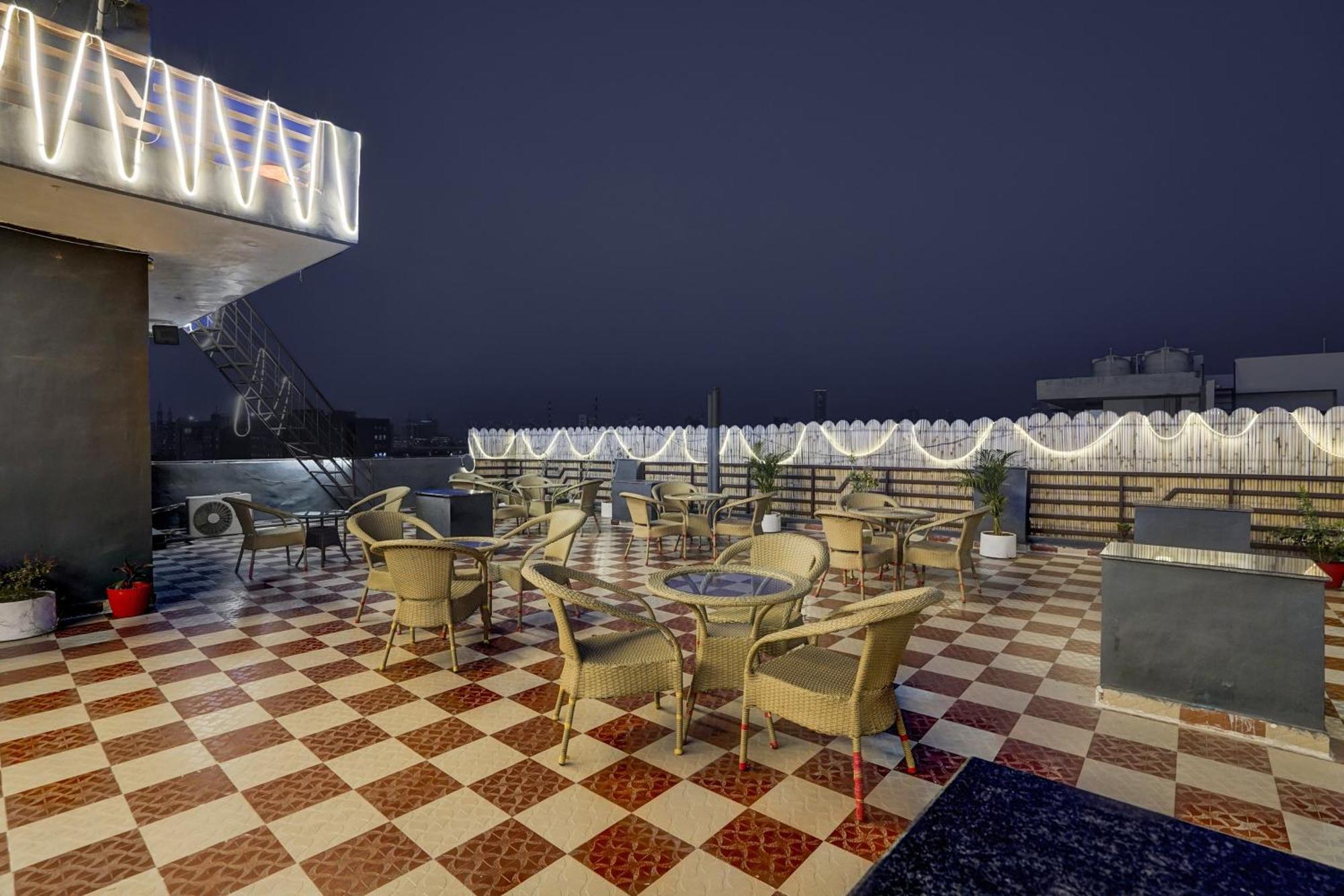 Townhouse Cloud Bay Hotell Gurgaon Eksteriør bilde