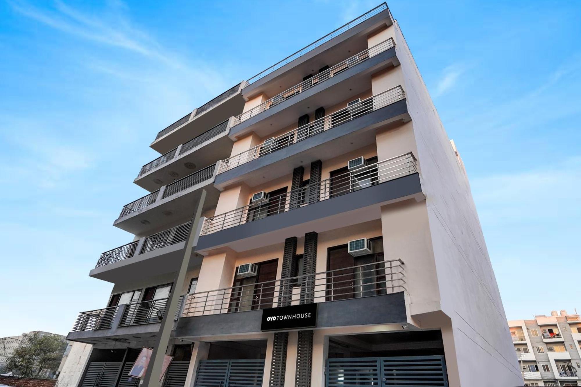 Townhouse Cloud Bay Hotell Gurgaon Eksteriør bilde