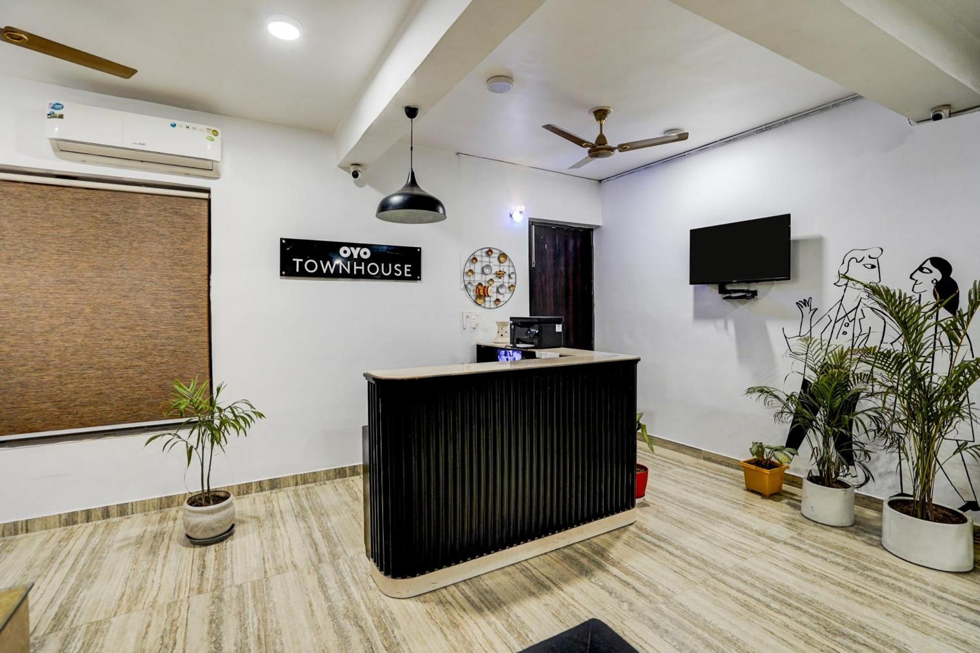 Townhouse Cloud Bay Hotell Gurgaon Eksteriør bilde