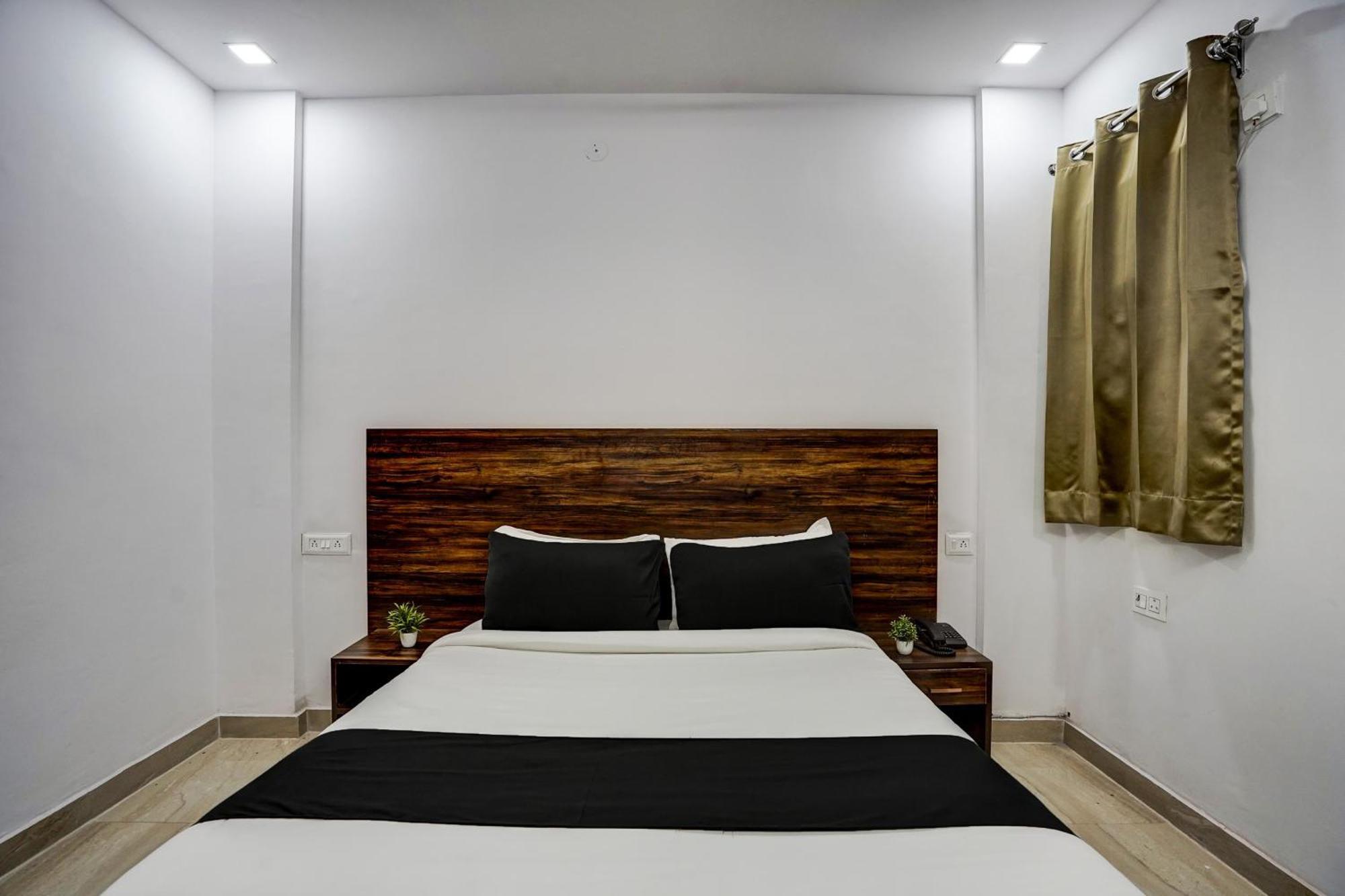 Townhouse Cloud Bay Hotell Gurgaon Eksteriør bilde