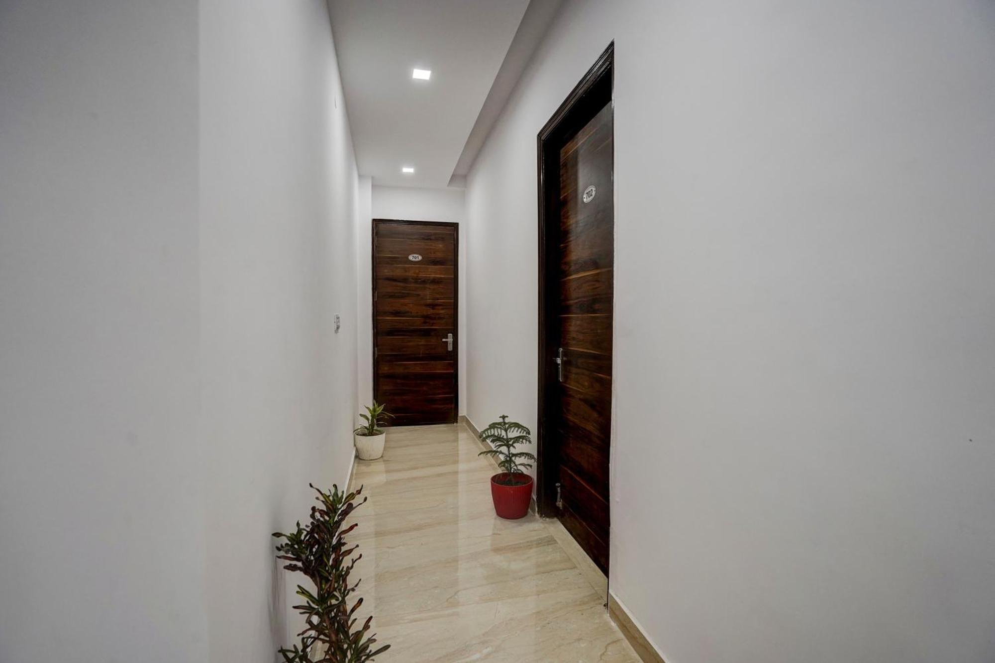 Townhouse Cloud Bay Hotell Gurgaon Eksteriør bilde