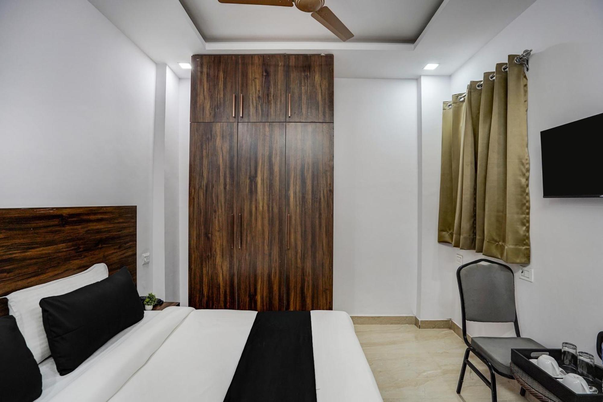 Townhouse Cloud Bay Hotell Gurgaon Eksteriør bilde