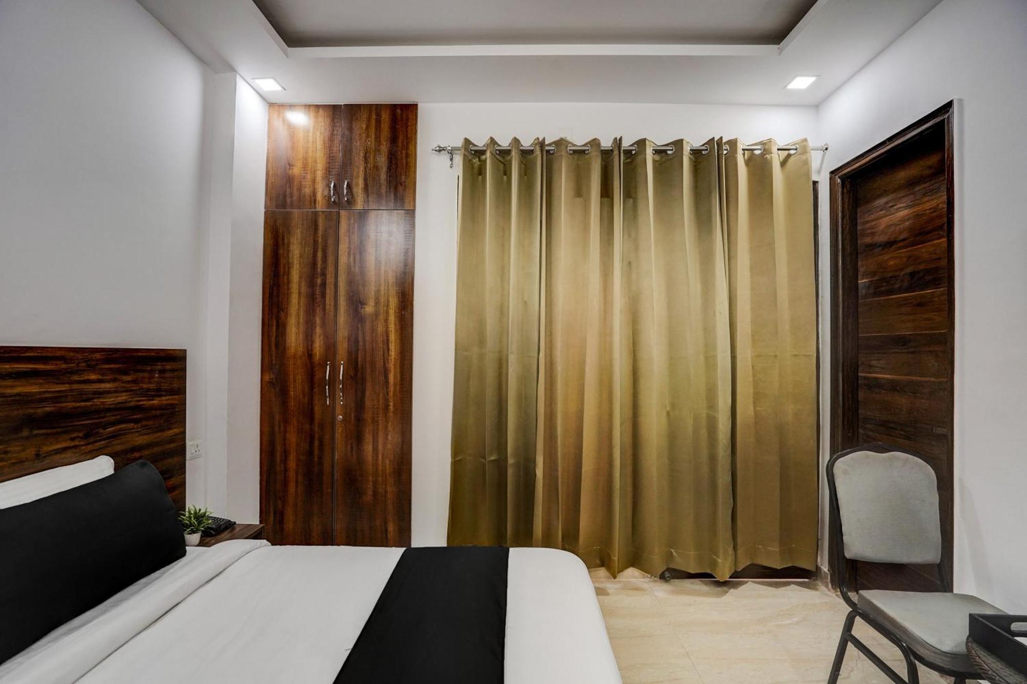 Townhouse Cloud Bay Hotell Gurgaon Eksteriør bilde