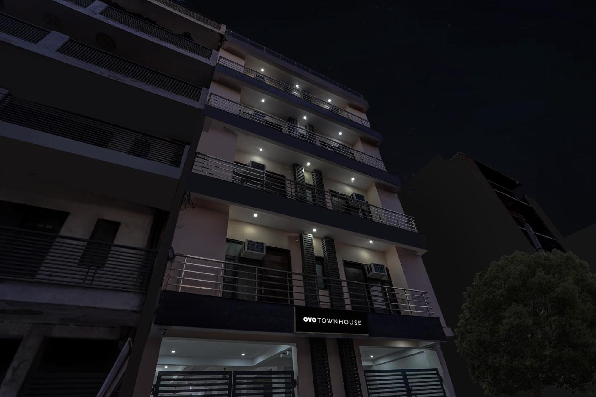 Townhouse Cloud Bay Hotell Gurgaon Eksteriør bilde