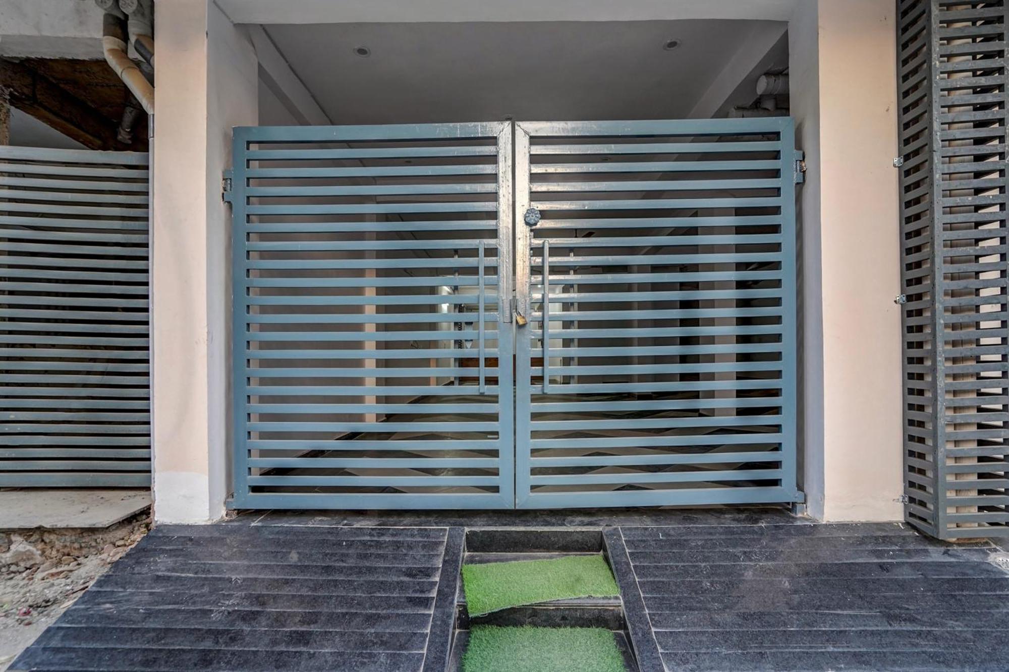 Townhouse Cloud Bay Hotell Gurgaon Eksteriør bilde
