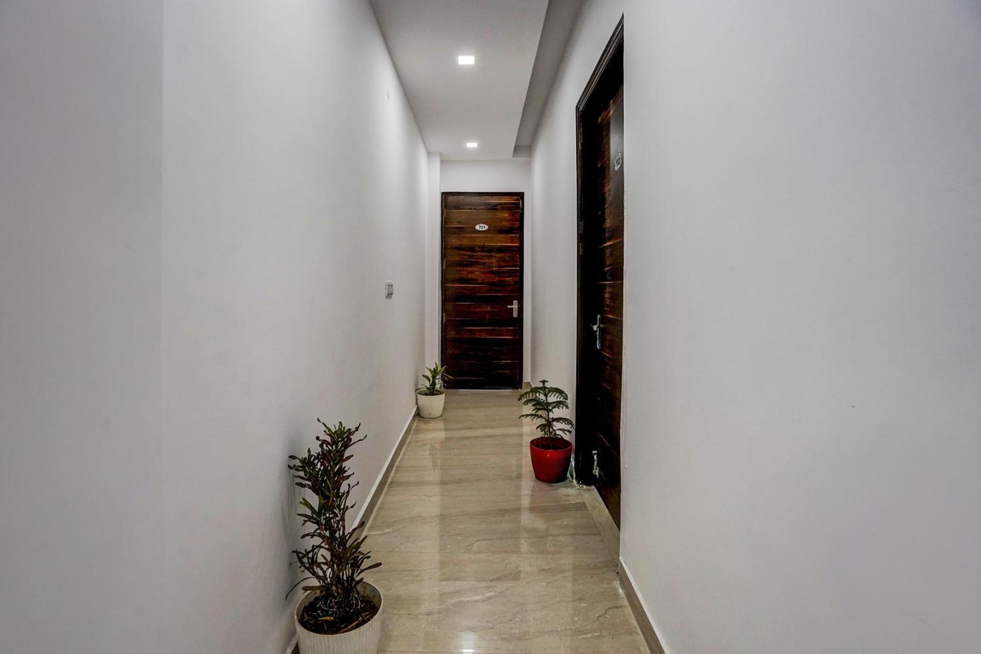 Townhouse Cloud Bay Hotell Gurgaon Eksteriør bilde