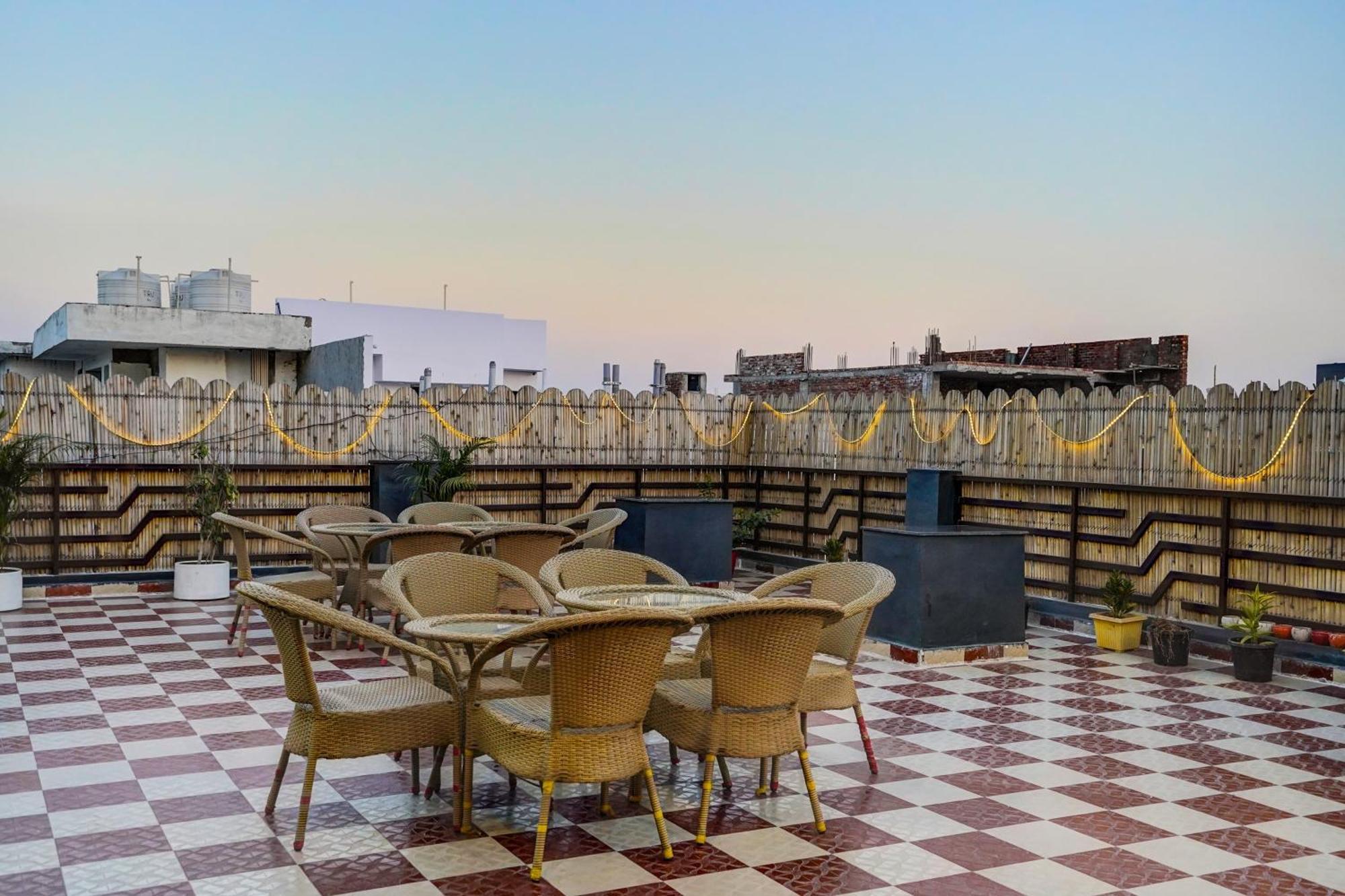Townhouse Cloud Bay Hotell Gurgaon Eksteriør bilde