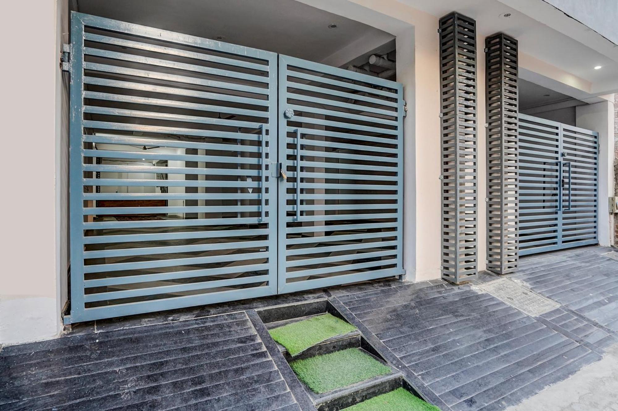 Townhouse Cloud Bay Hotell Gurgaon Eksteriør bilde