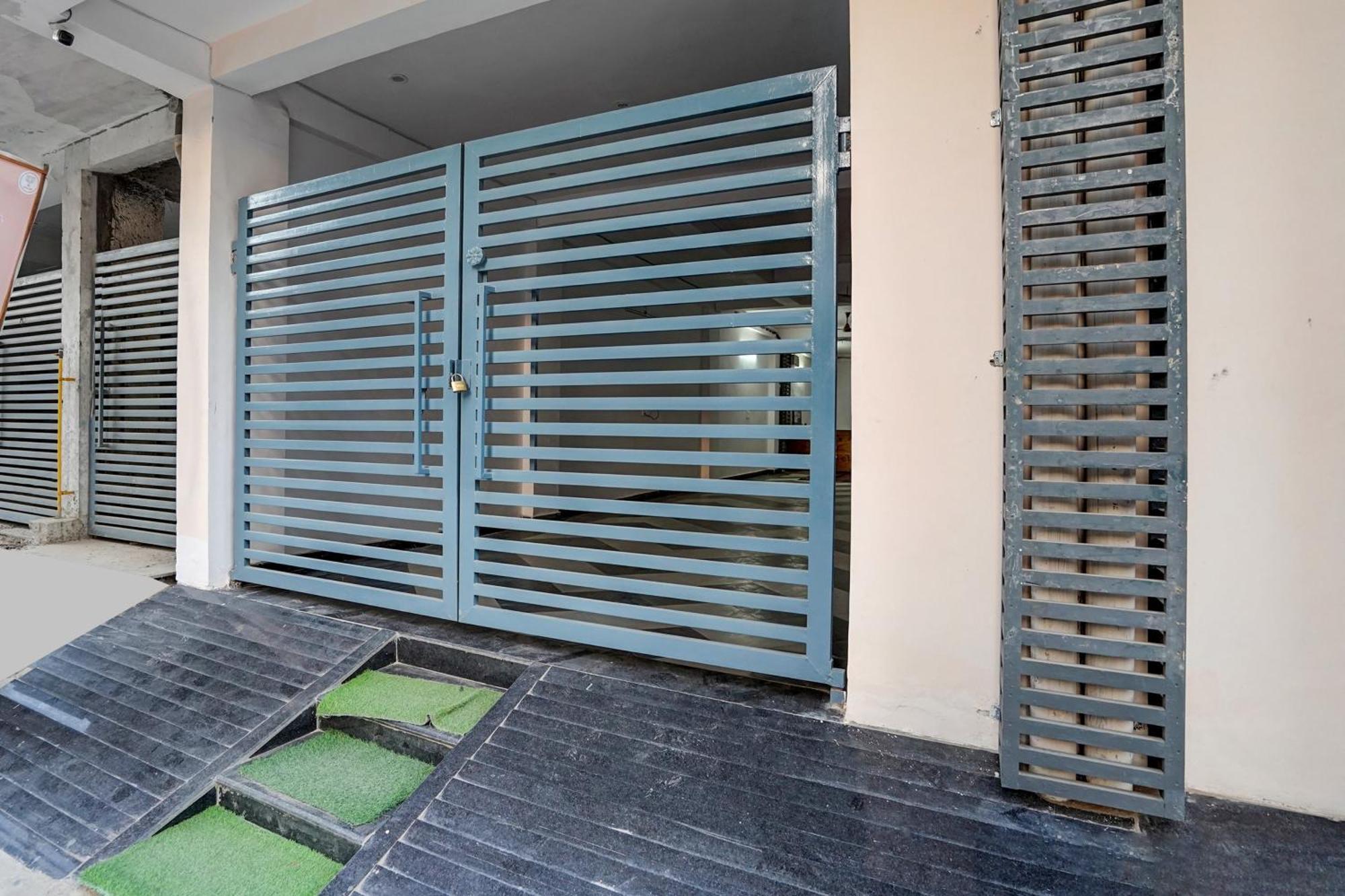 Townhouse Cloud Bay Hotell Gurgaon Eksteriør bilde