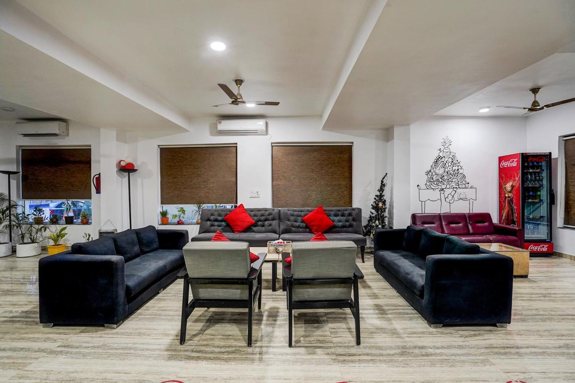 Townhouse Cloud Bay Hotell Gurgaon Eksteriør bilde
