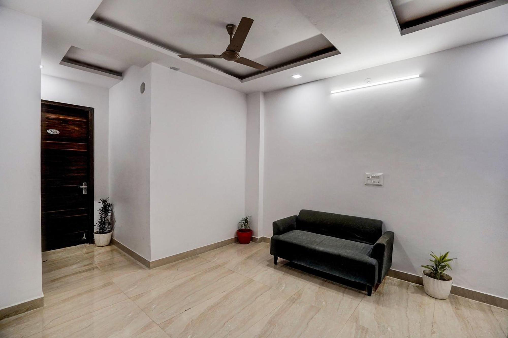 Townhouse Cloud Bay Hotell Gurgaon Eksteriør bilde